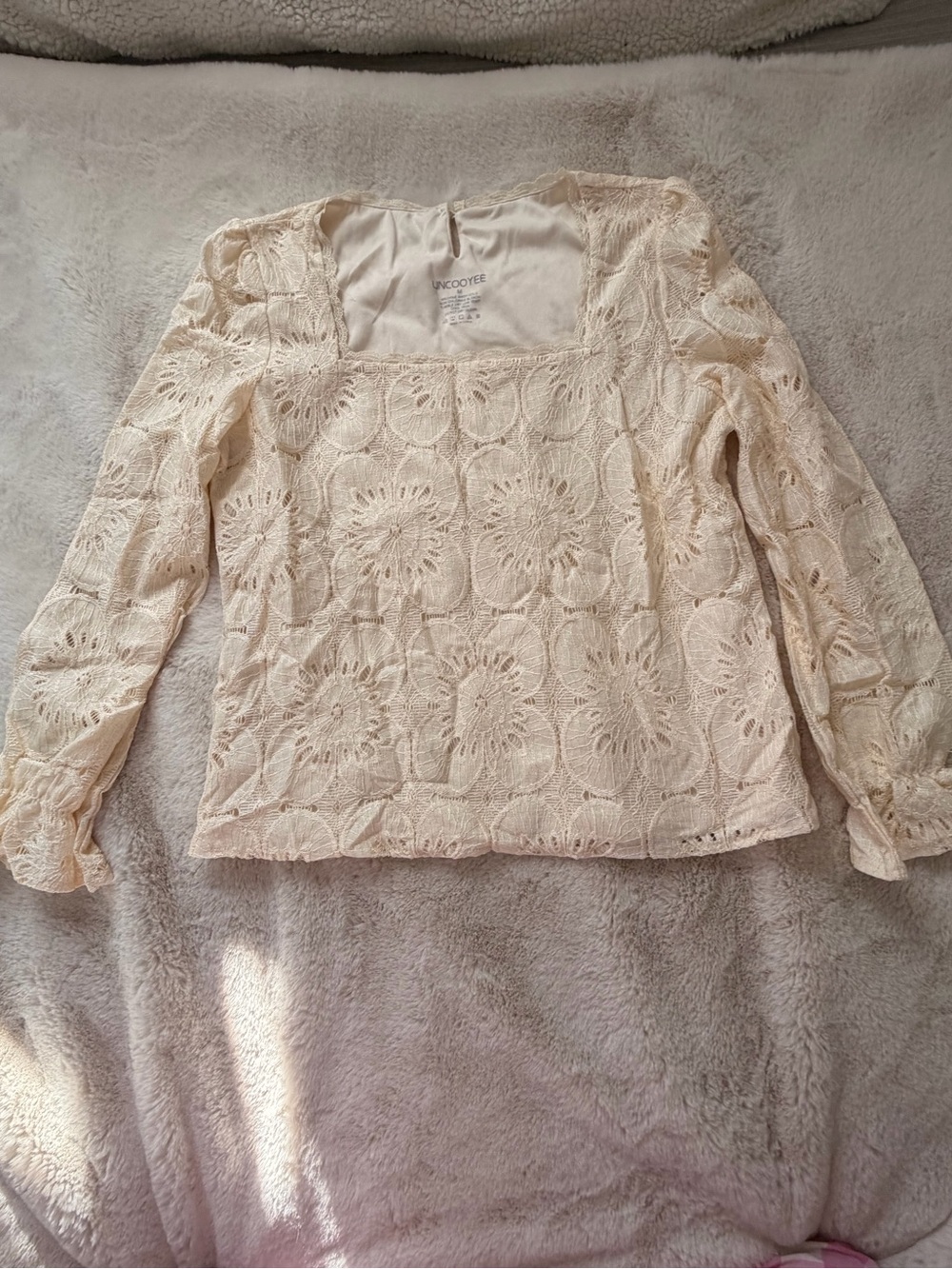 UNCOOYEE Cream Lace Long Sleeve Blouse Size Medium Cottagecore Top